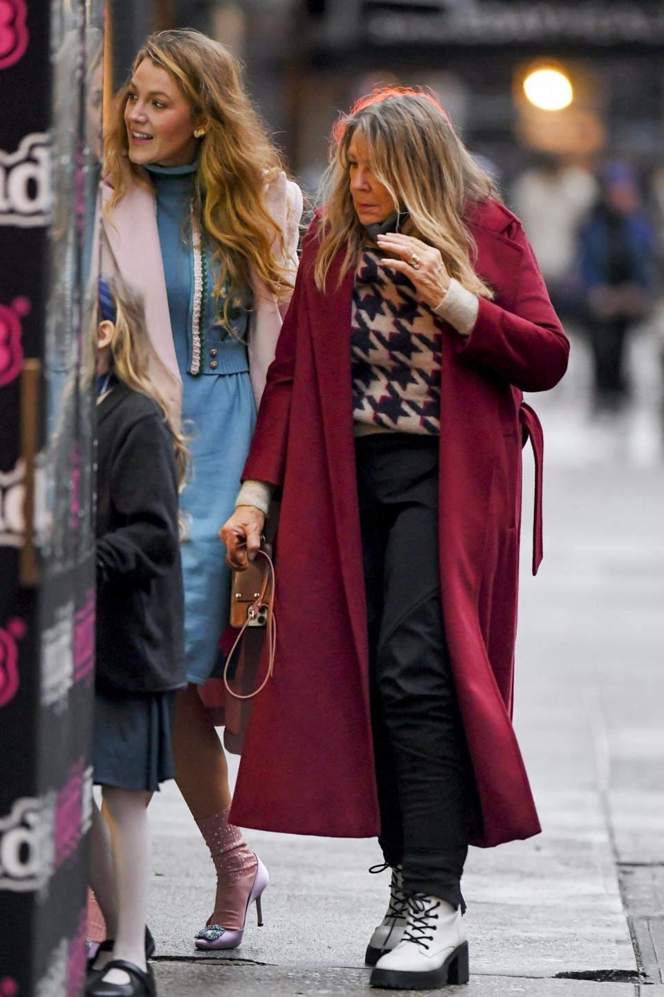 <h1 class="title">*EXCLUSIVE* Blake Lively goes to Serendipity3 with her mother in New York</h1><cite class="credit">JWNY</cite>