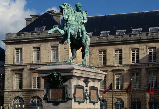 La statue de Napoléon à Rouen a été retirée pour être restaurée. (Photo: DEA / C. SAPPA via Getty Images)