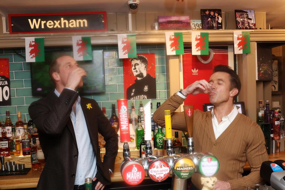 Prince William Pours Beers With Rob McElhenney While Celebrating Welsh Holiday at Wrexham Pub