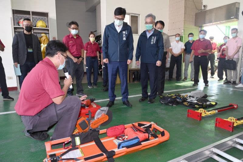 高市府提升清潔及消防員實質福利　陳其邁鞠躬感謝辛勞付出