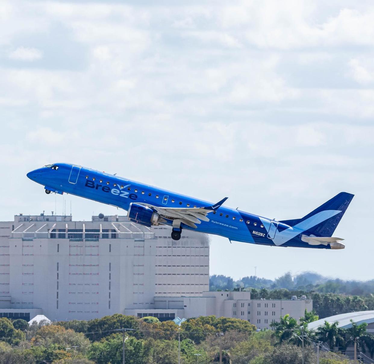 Breeze Airways airplane taking off