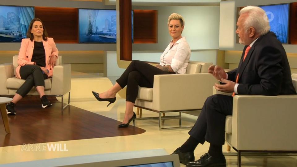 Moderatorin Anne Will (links), Medizinerin Carola Holzner und FDP-Politiker Wolfgang Kubicki rangen um die richtige Öffnungsstrategie. (Bild: ARD/NDR)