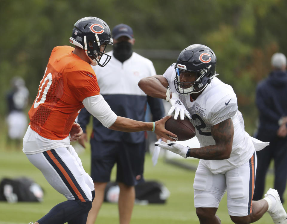 Chicago Bears quarterback Mitch Trubisky (10) hands off to running back David Montgomery (32) during NFL football training camp Tuesday, Aug. 25, 2020, at Halas Hall in Lake Forest, Ill. (Brian Cassella/Chicago Tribune via AP, Pool)