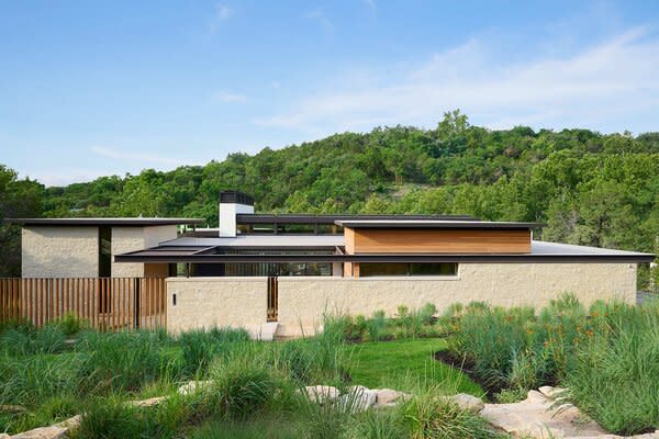 This 5,665-square-foot property by McCollum Studio Architects seamlessly blends contemporary living with natural beauty. Built on a serene hillside with unspoiled views, it utilizes an open-plan living space to maximize natural light and create a spacious, inviting atmosphere. Furthermore, the home collects rainfall and harnesses solar energy, underscoring the owner’s commitment to sustainability.