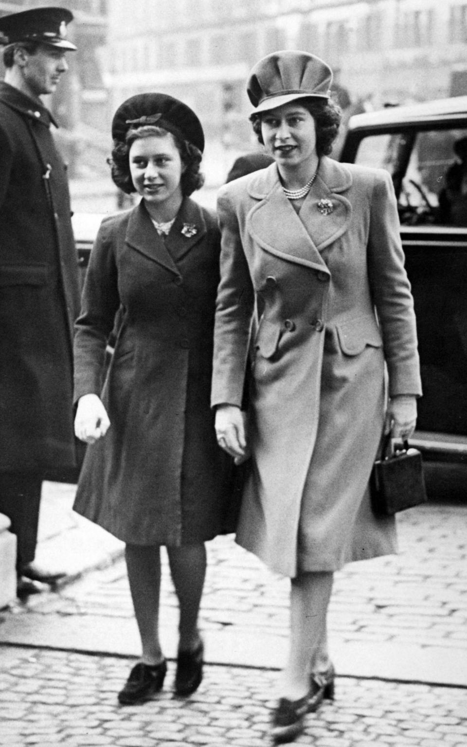 Princess Elizabeth, right and Princess Margaret arriving at the Abbey for the wedding of Lady Anne Spencer to Lieutenant Christopher Wake-Walker - Popperfoto