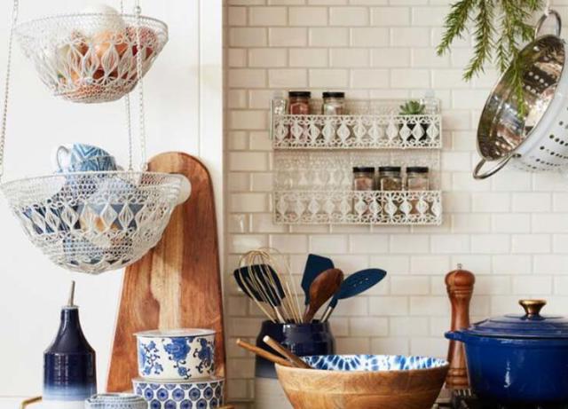 12 DIY pot rack projects to save space in your kitchen – SheKnows