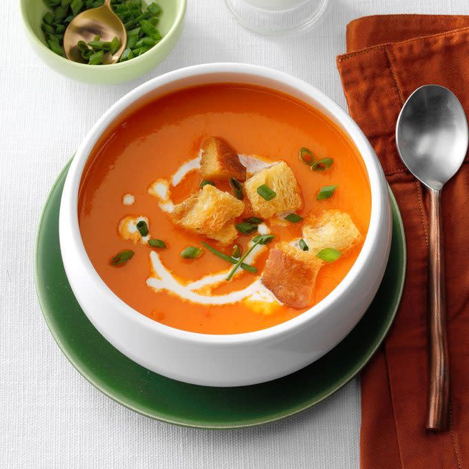 Creamy Red Pepper Soup Exps Hca19 22341 E04 02 5b 2