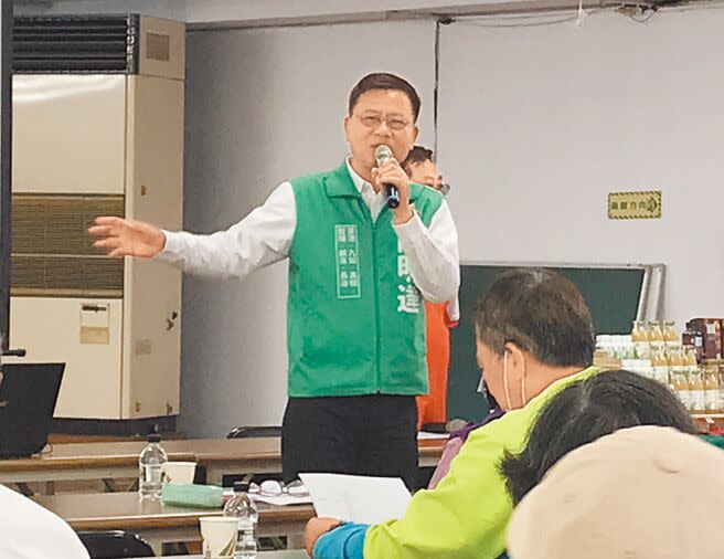 民進黨中執會通過2024立委選舉「大局條款」，但屏東縣議員陳明達表示，他20日絕對會去登記參選屏東立委第一選區黨內初選。（謝佳潾攝）