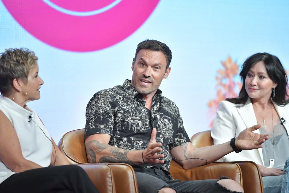 Gabrielle Carteris, left, and Shannen Doherty listen as Brian Austin Green makes a point during the 