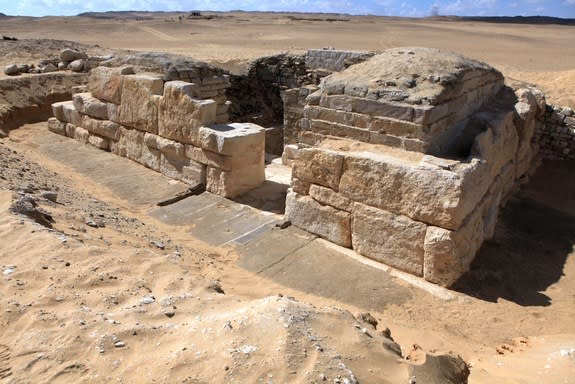 The tomb was found to be that of the previously unknown Queen Khentakawess III, wife of Pharaoh Neferefre.