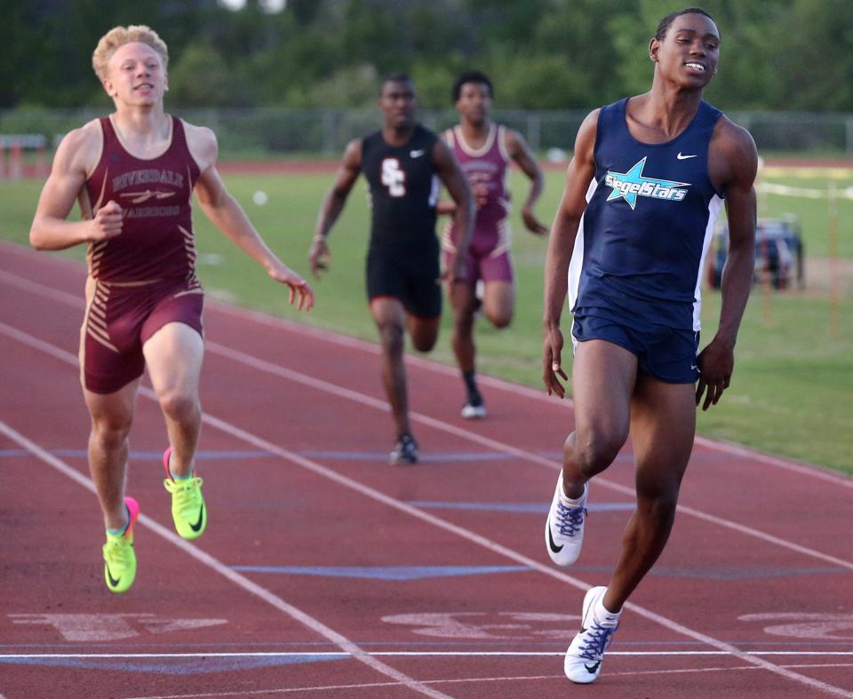 Siegel’s Donovan Whitmore (right) during the 2017 Rutherford County Track and Field Championship.