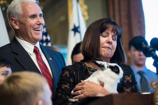 Then-Vice President Mike Pence and his wife, Karen Pence, with Marlon Bundo in 2017. (Photo: The Washington Post via Getty Images)