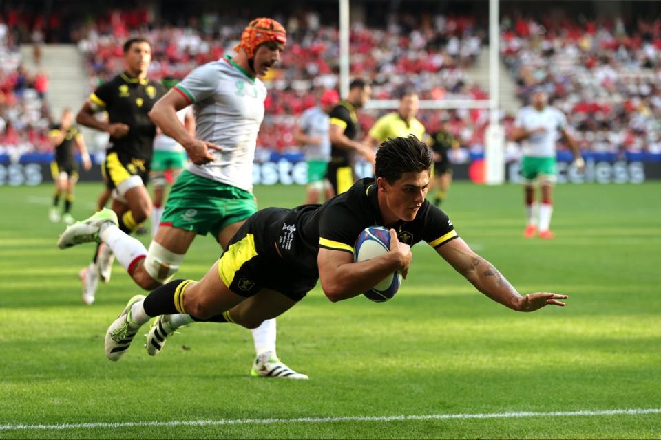 Louis Rees-Zammit scores for Wales (Getty)