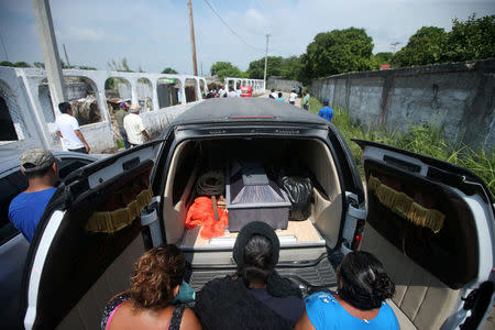 People participate in the burial of a victim of the earthquake that struck the southern coast of Mexico late on Thursday in Juchitan, Mexico, September 9, 2017. REUTERS/Edgard Garrido