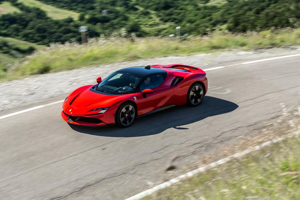 Ferrari sf90 stradale фото