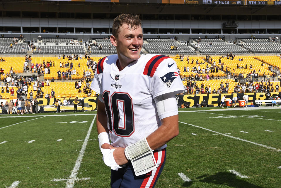 New England Patriots quarterback Mac Jones (10) walks off the field after an NFL football game against the Pittsburgh Steelers in Pittsburgh, Sunday, Sept. 18, 2022. (AP Photo/Don Wright)