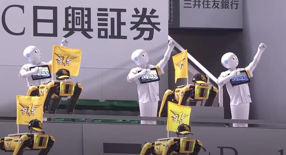 In der japanischen Baseball-Liga haben Roboter die Fans aus Fleisch und Blut ersetzt. (Bild: Screenshot via YouTube)    