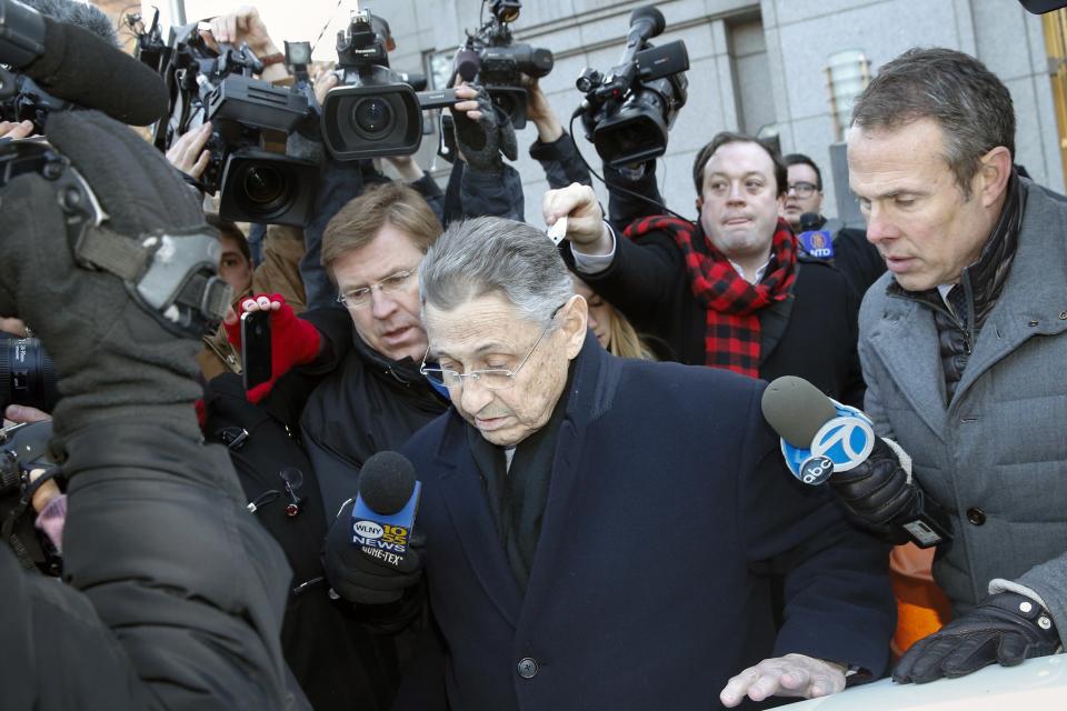 New York Assembly Speaker Sheldon Silver leaves the federal court in New York January 22, 2015. Sheldon, one of the state's most powerful Democrats for more than two decades, was charged on Thursday with fraud, conspiracy to commit fraud and other criminal counts after a lengthy corruption investigation, federal authorities said. REUTERS/Shannon Stapleton (UNITED STATES - Tags: POLITICS CRIME LAW)