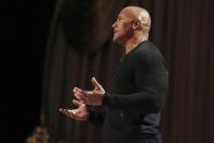 <p>Schauspieler Dwayne Johnson twitterte: „Es tut mir so leid, die Nachricht über Chester Bennington zu hören.“ Er sende dessen Familie, Kindern und Linkin Park jede Menge „Liebe, Kraft und Licht“. (Bild: AP Photo) </p>