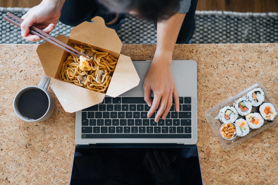 So oder so ähnlich sieht es beim Mittagessen derzeit in vielen Haushalten aus. (Bild: Getty Images)