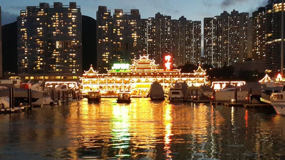 從香港島深灣海面眺望珍寶海鮮舫（10/2016）