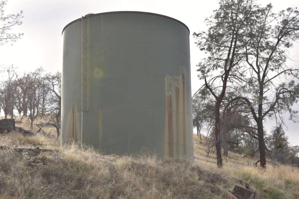 Hidden Lake’s old 110,000-gallon water storage tank is still standing on a lot adjacent to Hidden Lake Boulevard, the main road leading into the community. The tank suffered 5-foot split on its side in 2022, causing 50,000 gallons of water to gush out onto the road. The water system is now using two smaller temporary tanks, but neighbors are still waiting for the installation of permanent ones.
