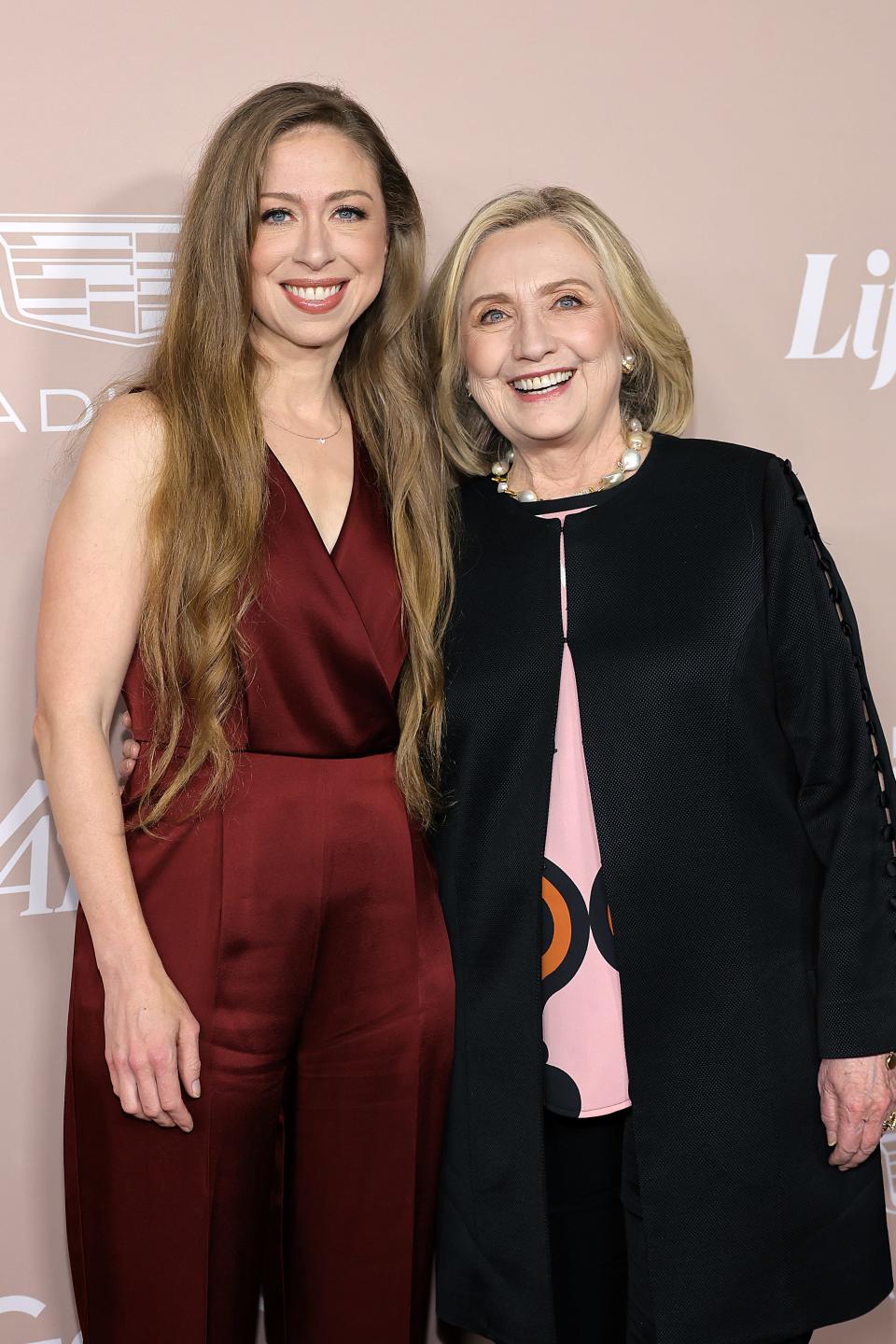 BEVERLY HILLS, CALIFORNIA - SEPTEMBER 28: (L-R) Chelsea Clinton and Hillary Clinton attend Variety's 2022 Power of Women: Los Angeles Event Presented by Lifetime on September 28, 2022 in Beverly Hills, California. (Photo by Amy Sussman/Getty Images) ORG XMIT: 775754486 ORIG FILE ID: 1428573878