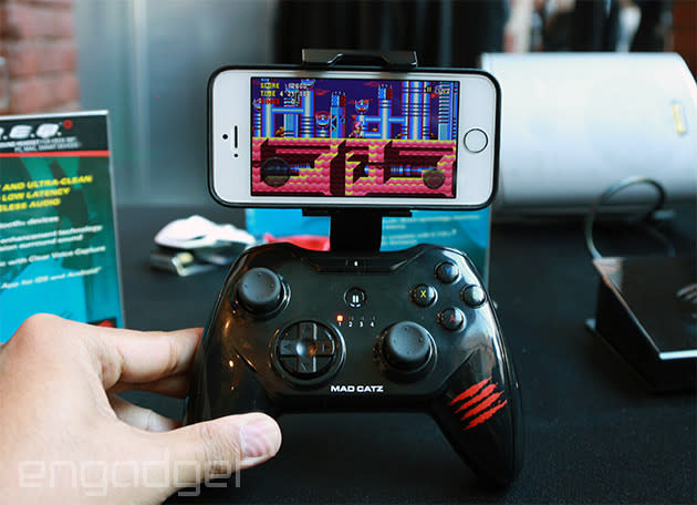Mad Catz C.T.R.L.i is an iOS 7 controller with Xbox heritage
