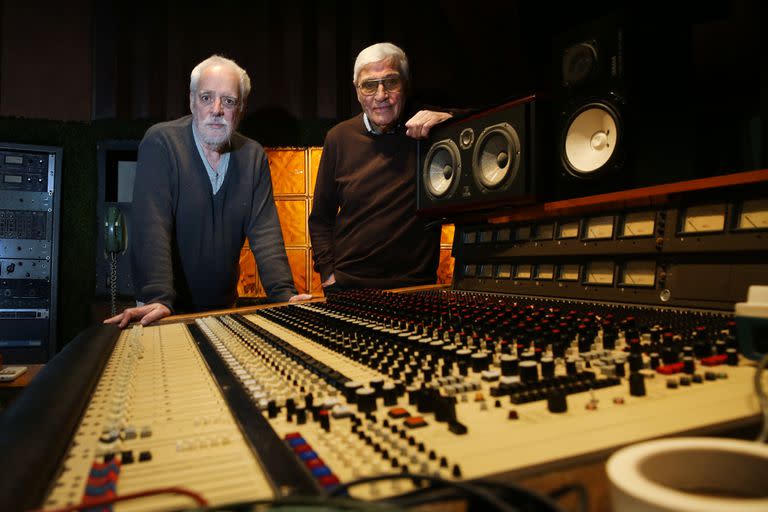 El legendario estudio de grabación ION; su dueño, Osvaldo Acedo, y su veterano ingeniero de sonido, Jorge 