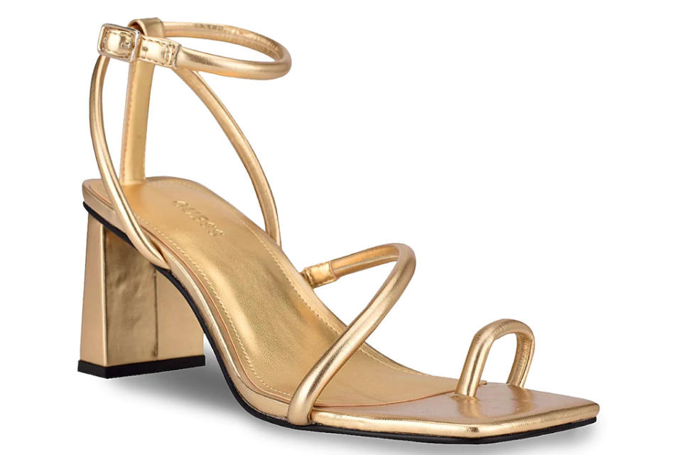 sandals, metallic, loop toe, guess