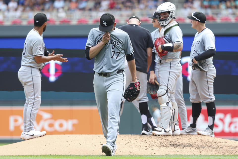 Chicago White Sox starting pitcher Chris Flexen, center, reacts as he comes out of a baseball game during the second inning against the Minnesota Twins, Sunday, Aug. 4, 2024, in Minneapolis. (AP Photo/Matt Krohn)