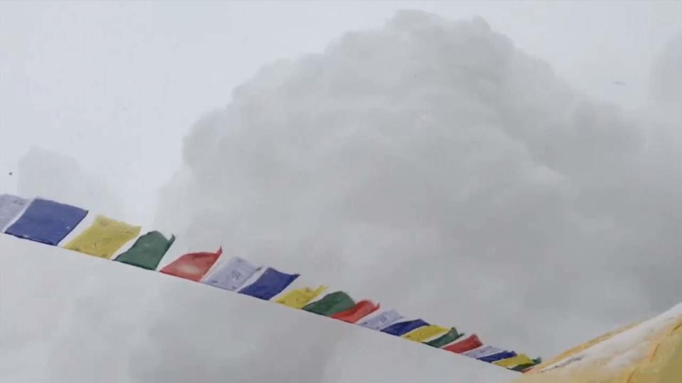 Video: Moment Everest Avalanche Hits After Quake