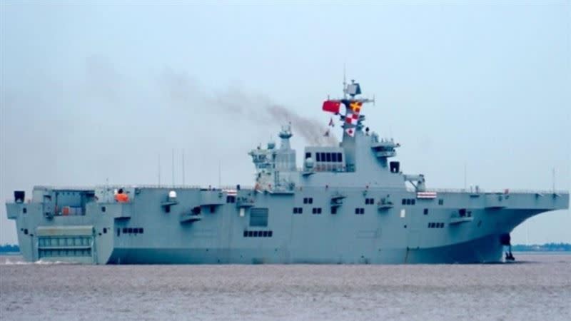 中國首艘075型兩棲攻擊艦5日開始海試（圖／翻攝自微博）