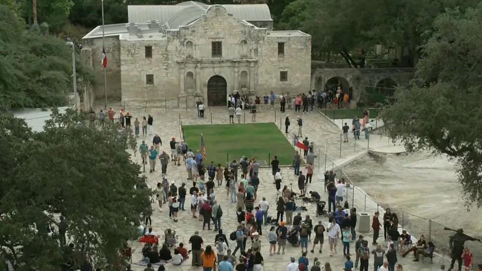 Crowds view the partial solar eclipse from the Alamo in San Antonio, Texas. Oct. 14, 2023.  / Credit: CBS News