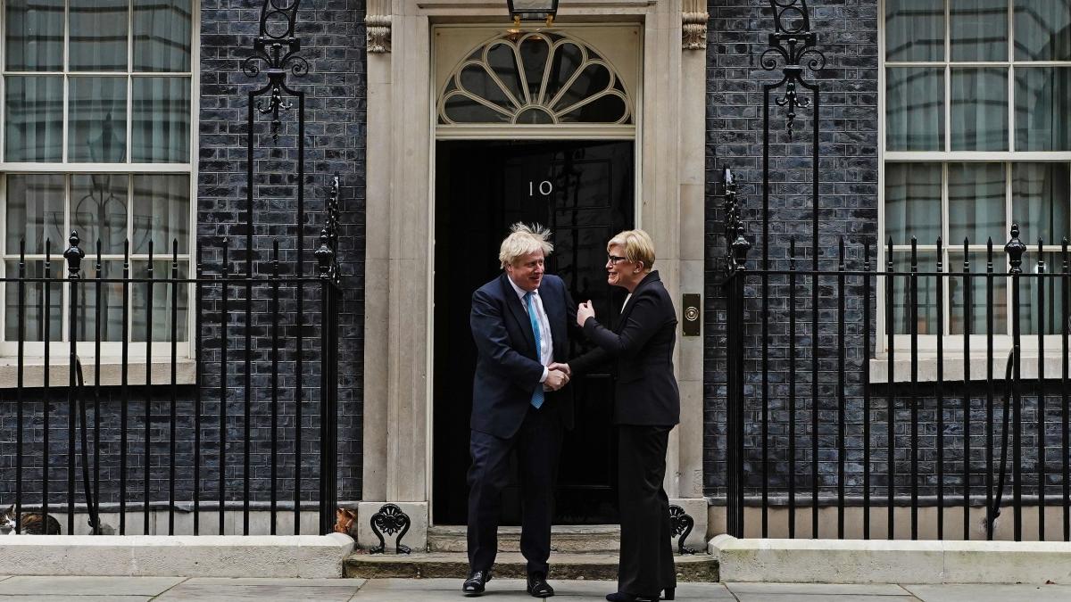 Johnsonas išreiškia JK paramą NATO sąjungininkėms susitikęs su Lietuvos premjeru
