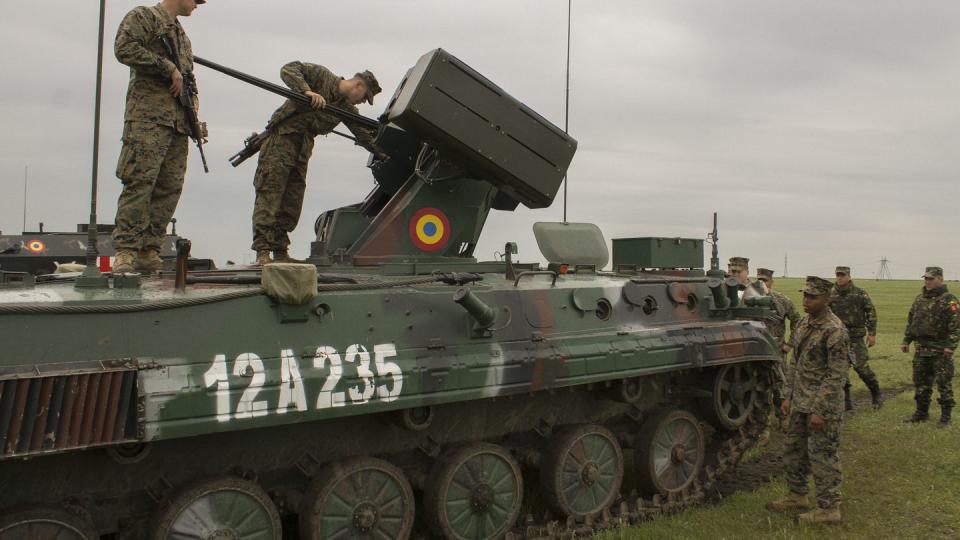 U.S. Marines look at a Romanian MLI-84 infantry fighting vehicle during a presentation at the Smardan Training Area in Romania on May 9, 2016. (Lance Cpl. Kyle A. Kauffman/U.S. Marine Corps)