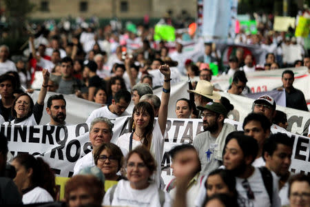 People with homes affected by the September 2017 earthquake march to complain about the lack of government support, in Mexico City, Mexico September 19, 2018. REUTERS/Daniel Becerril