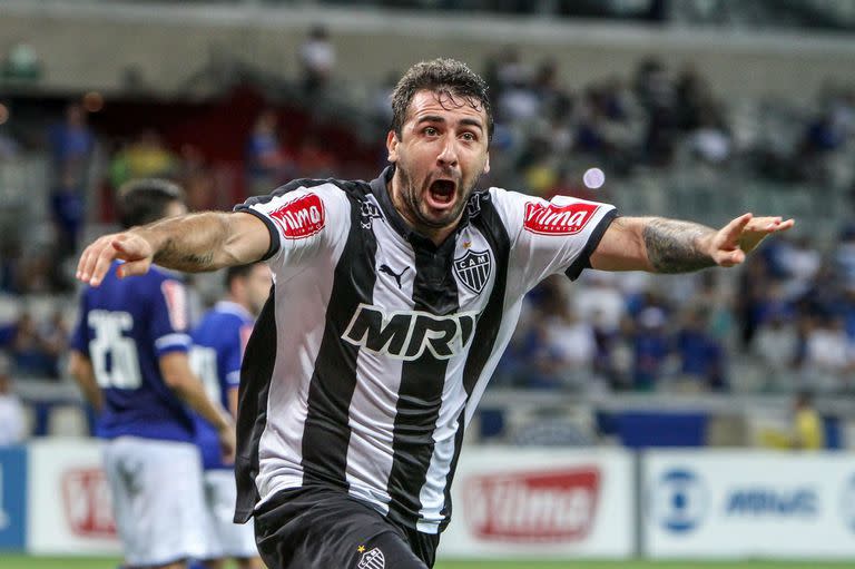 Pratto conquistó el Campeonato Mineiro en 2015 con Atlético Mineiro y en las semifinales venció a Cruzeiro