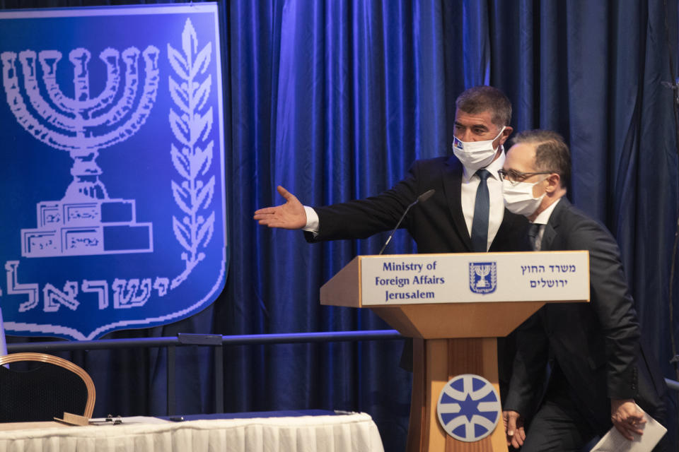 Israeli Foreign Minister Gabi Ashkenazi, left, and his German counterpart Heiko Maas, arrive for a statement to the media following their meeting in Jerusalem, Wednesday, June 10, 2020. (AP Photo/Oded Balilty)