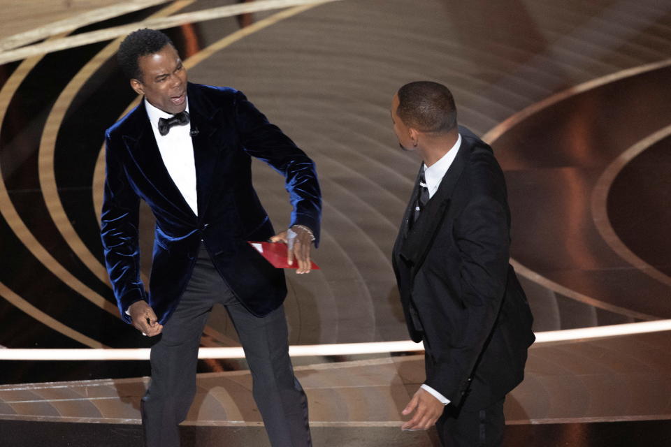 Reacción de Chris Rock a la cachetada que le propinó Will Smith en los Oscar 2022. REUTERS/Brian Snyder 