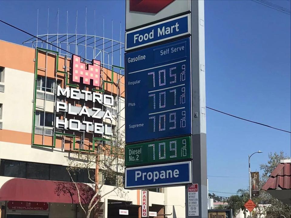 洛杉磯地區油價高居全國之首，終於看到連跌幾天。（記者楊青／攝影）
