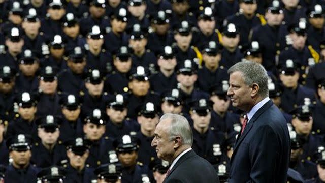 NYPD veterans turn their backs on Bill de Blasio