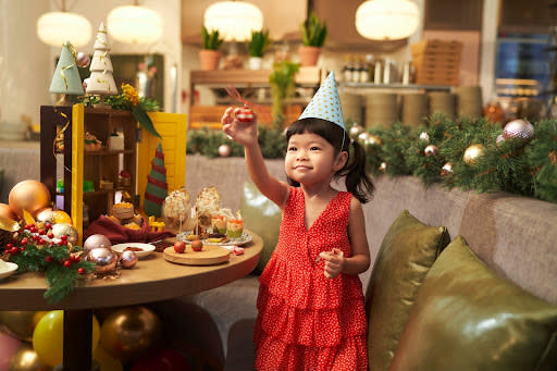 xmas - small girl at party