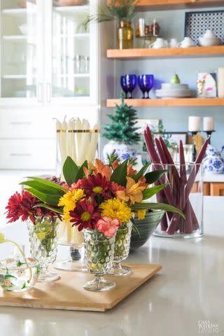 <p><a href="https://casawatkinsliving.com/petite-floral-arrangement-kitchen-table-decor/" data-component="link" data-source="inlineLink" data-type="externalLink" data-ordinal="1">Casa Watkins Living</a></p>