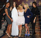 Melanie Brown, Melanie Chisholm, Geri Halliwell, Emma Bunton et Victoria Beckham, à l'hôtel St. Pancras Renaissance. Wireimages