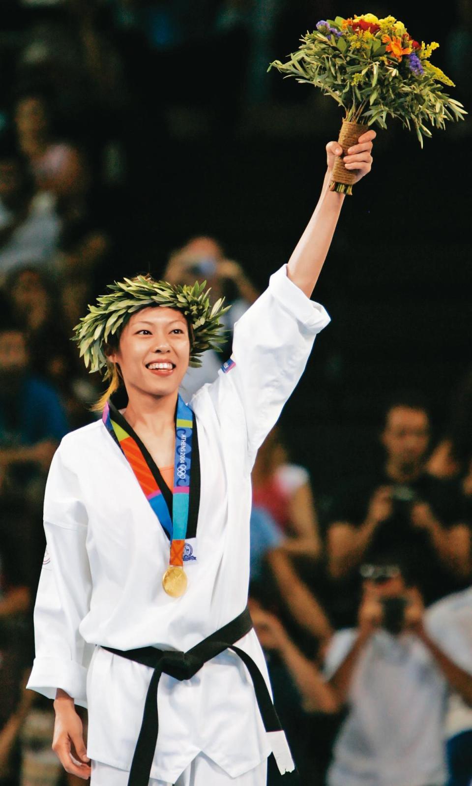 2004年陳詩欣獲得雅典奧運金牌，是台灣體育史上第一人。（達志影像）