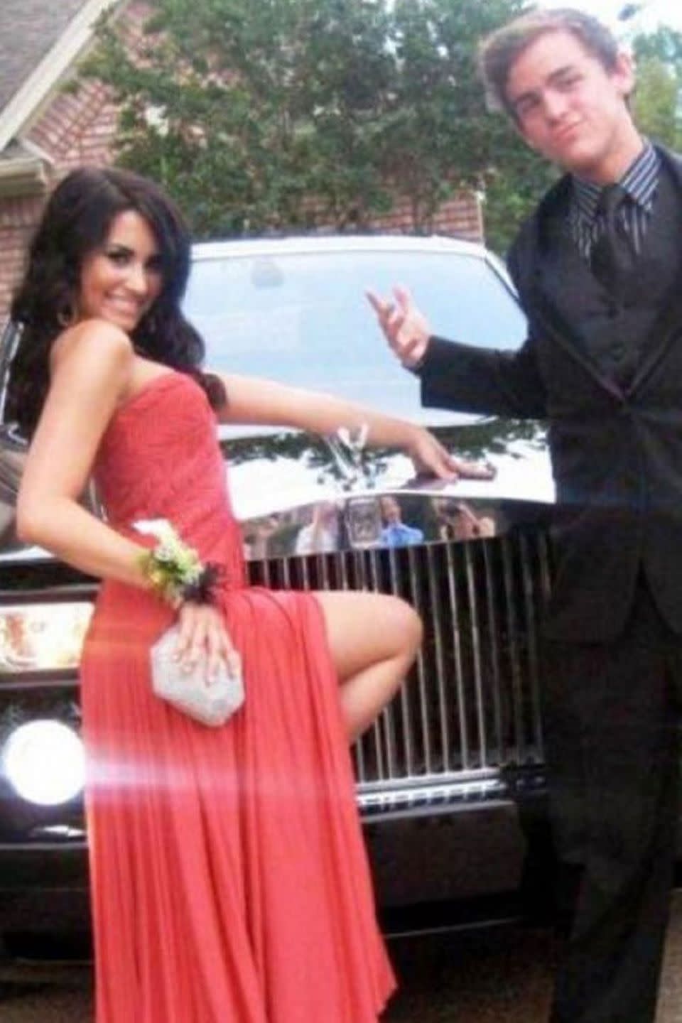 <p>Demi had made a lifelong promise come true when she went to prom in a killer red dress with her best friend from kindergarten, how cute!</p>