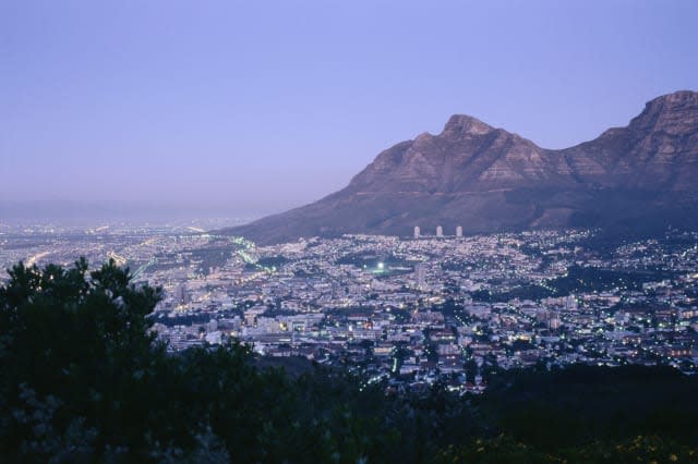 60265.JPG "Cape Town, South Africa" Mark Downey "color,horizontal,exterior,center,travel,cape town,city,community,urbanism,world