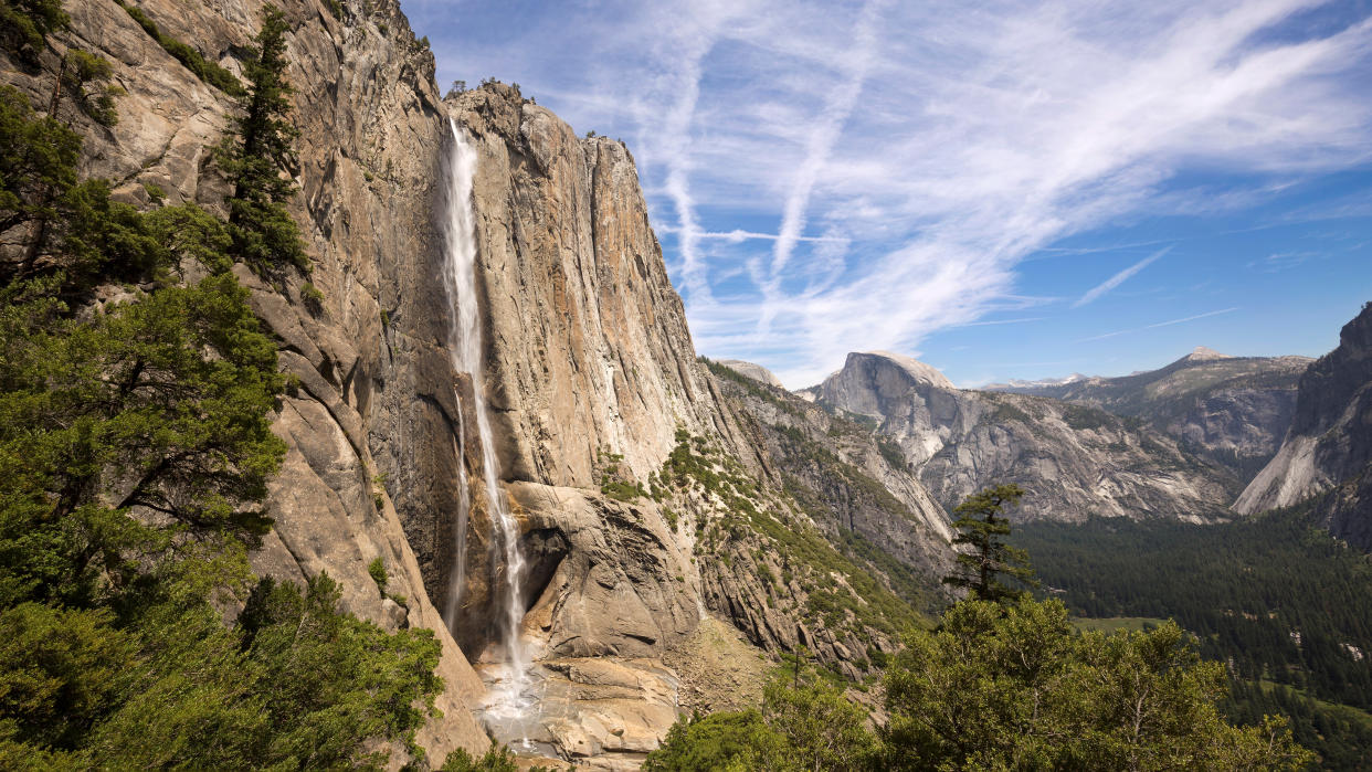  Upper Yosemite Falls, Yosemite National Park, USA 