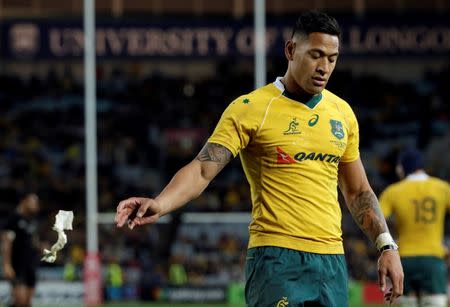 Australia Rugby Union - Bledisloe Cup - Australia's Wallabies v New Zealand All Blacks - Olympic Stadium, Sydney, Australia - 20/8/16Australia's fullback Israel Folau throws away his wrist tape before the end of the match. REUTERS/Jason Reed